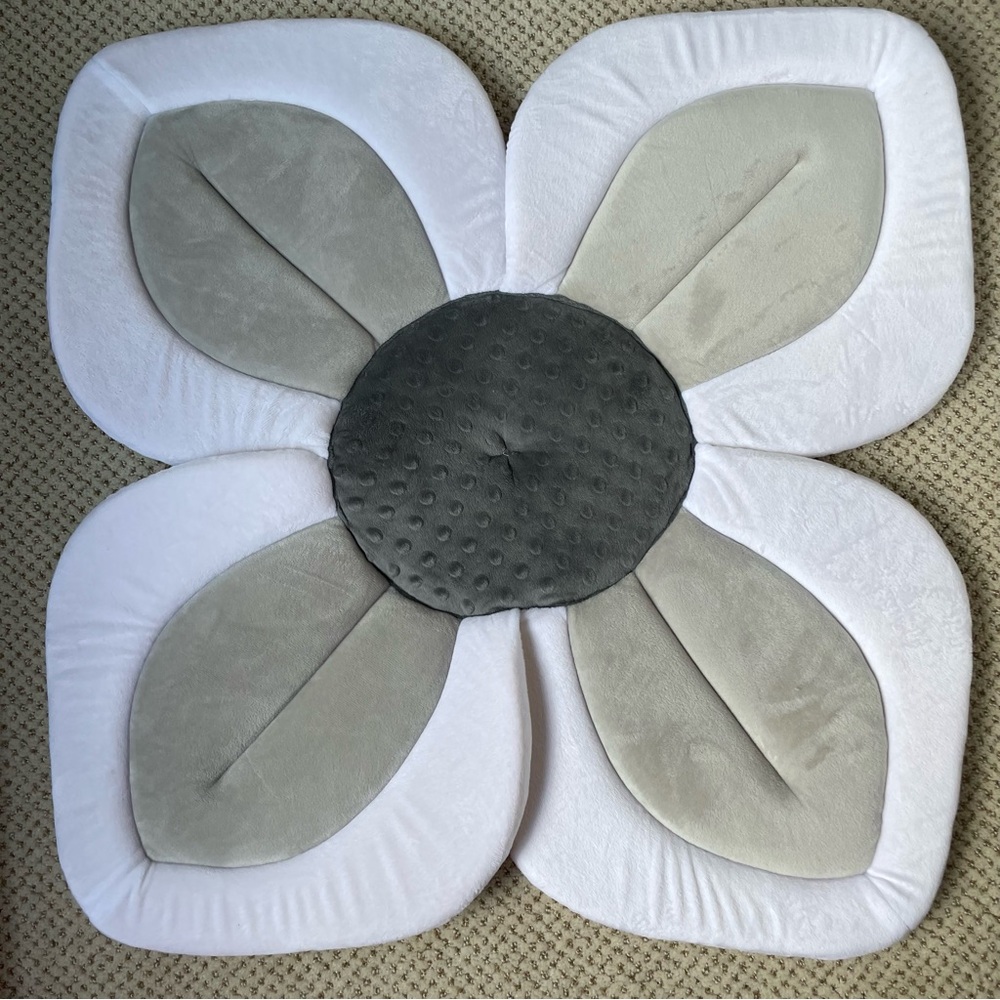 NWOT Blooming Baby Gray and White Floral Bath Cushion